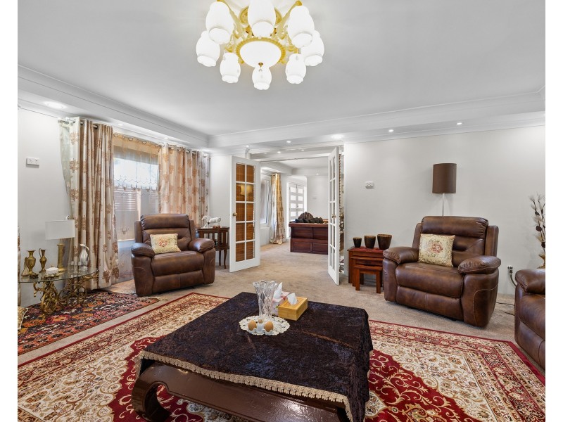 83 Central Road, Rossmoyne WA 6148