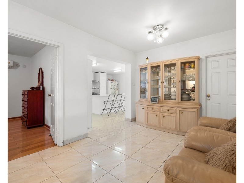 83 Central Road, Rossmoyne WA 6148