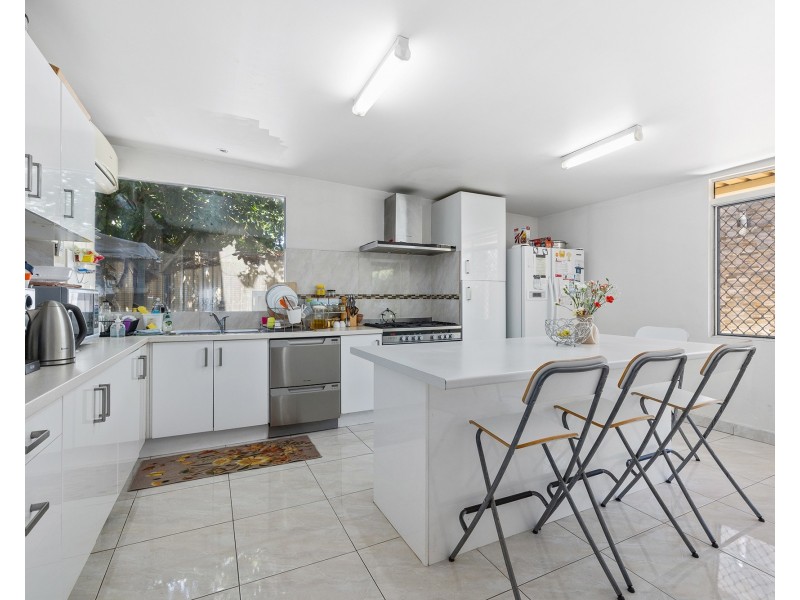 83 Central Road, Rossmoyne WA 6148