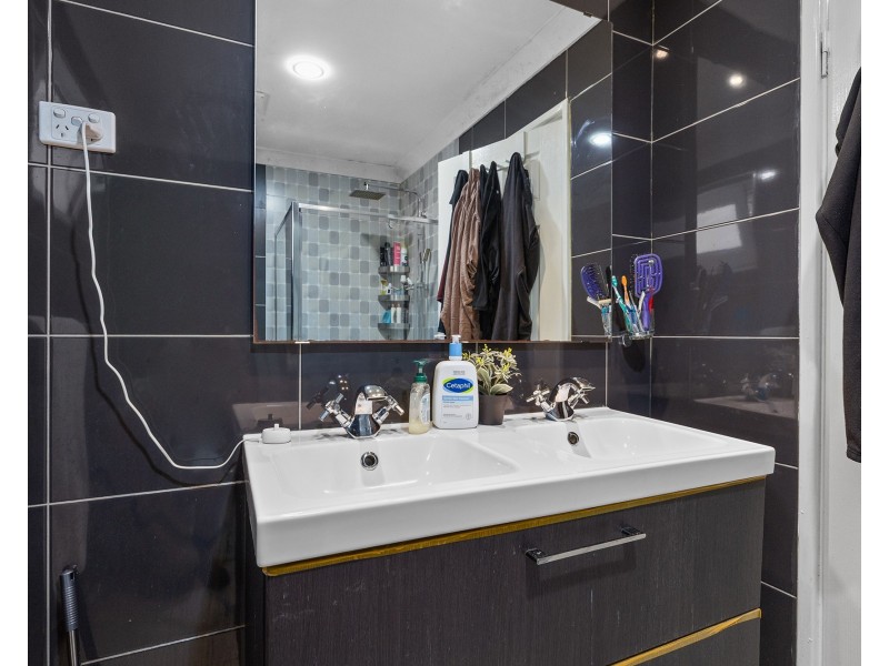 83 Central Road, Rossmoyne WA 6148