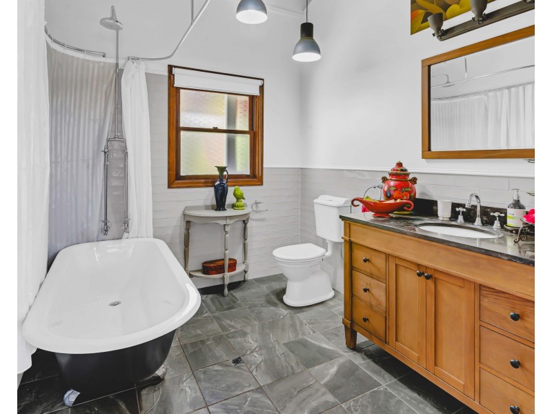 35 Paradise Drive, Tamborine Mountain QLD 4272