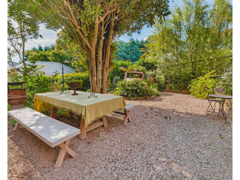 35 Paradise Drive, Tamborine Mountain QLD 4272