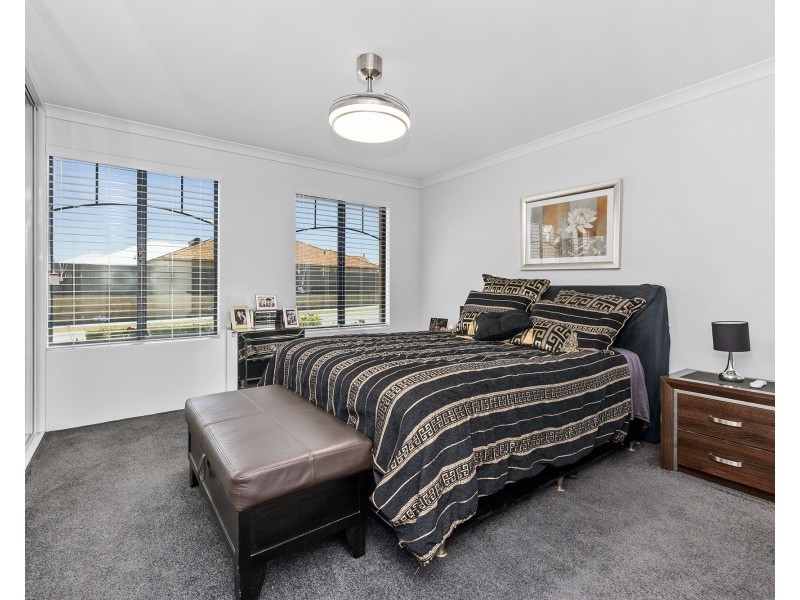 4 Beachwood Crescent, Butler WA 6036