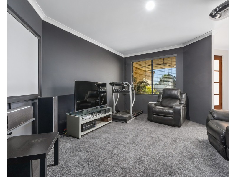 4 Beachwood Crescent, Butler WA 6036