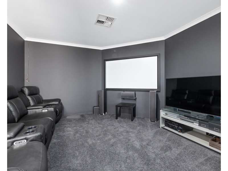 4 Beachwood Crescent, Butler WA 6036