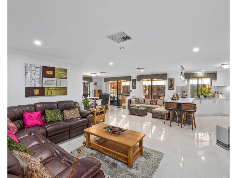 4 Beachwood Crescent, Butler WA 6036