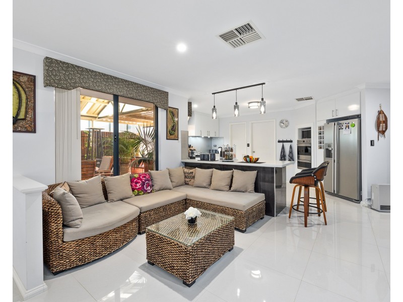 4 Beachwood Crescent, Butler WA 6036