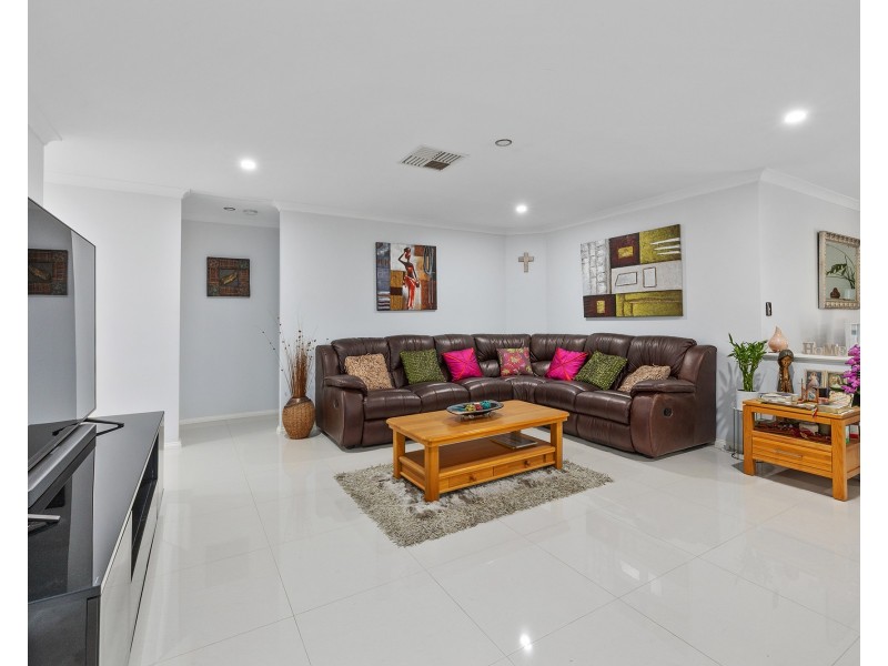 4 Beachwood Crescent, Butler WA 6036