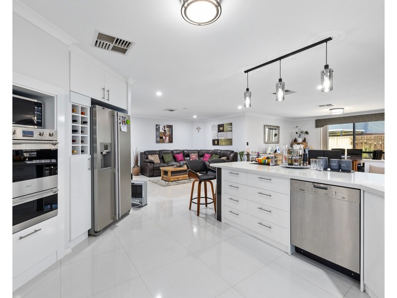 4 Beachwood Crescent, Butler WA 6036