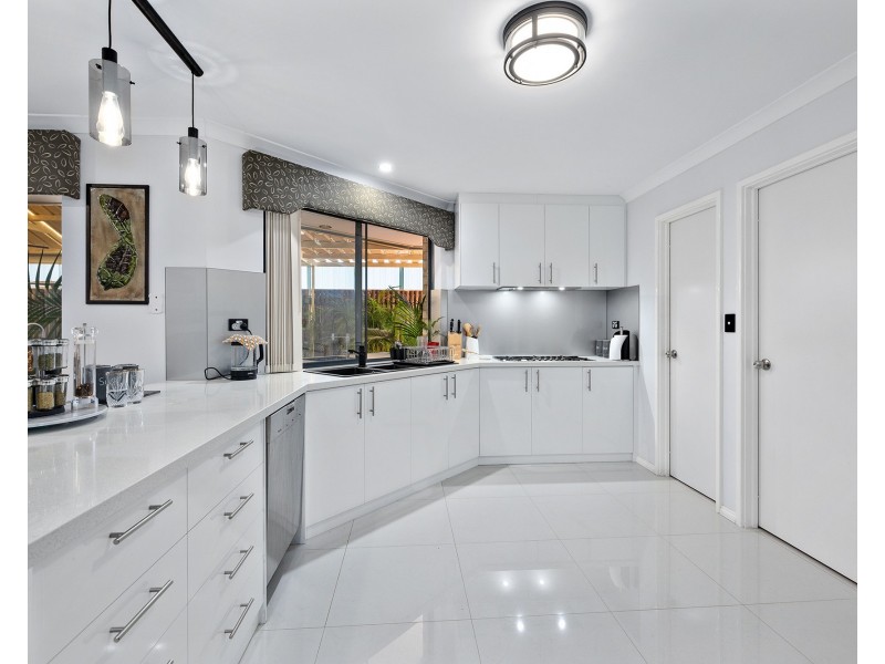 4 Beachwood Crescent, Butler WA 6036