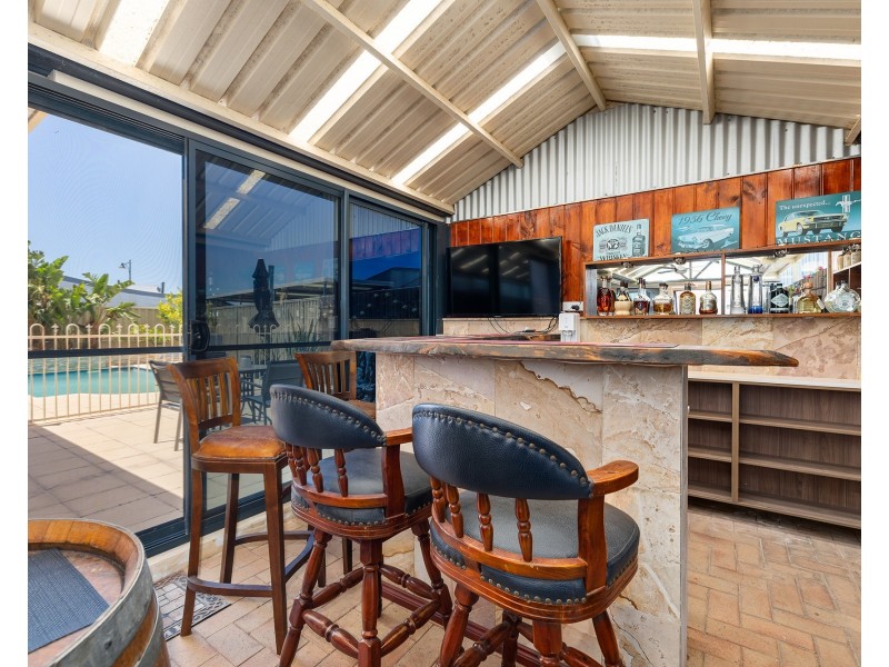 4 Beachwood Crescent, Butler WA 6036