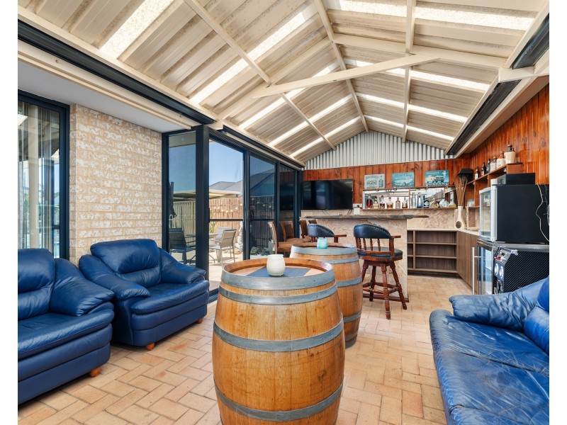 4 Beachwood Crescent, Butler WA 6036