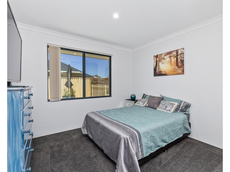 4 Beachwood Crescent, Butler WA 6036