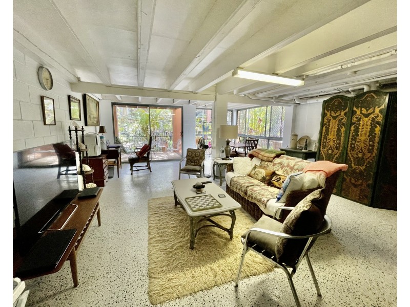 Clear Island Waters QLD 4226