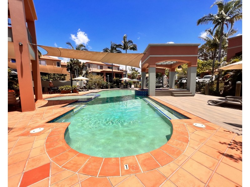 Clear Island Waters QLD 4226