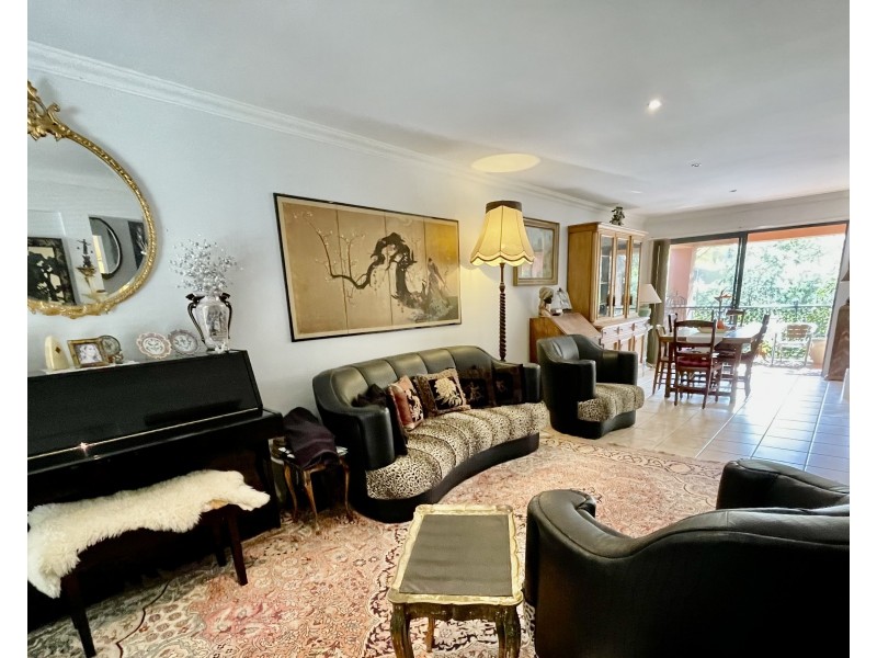 Clear Island Waters QLD 4226