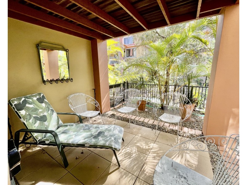 Clear Island Waters QLD 4226