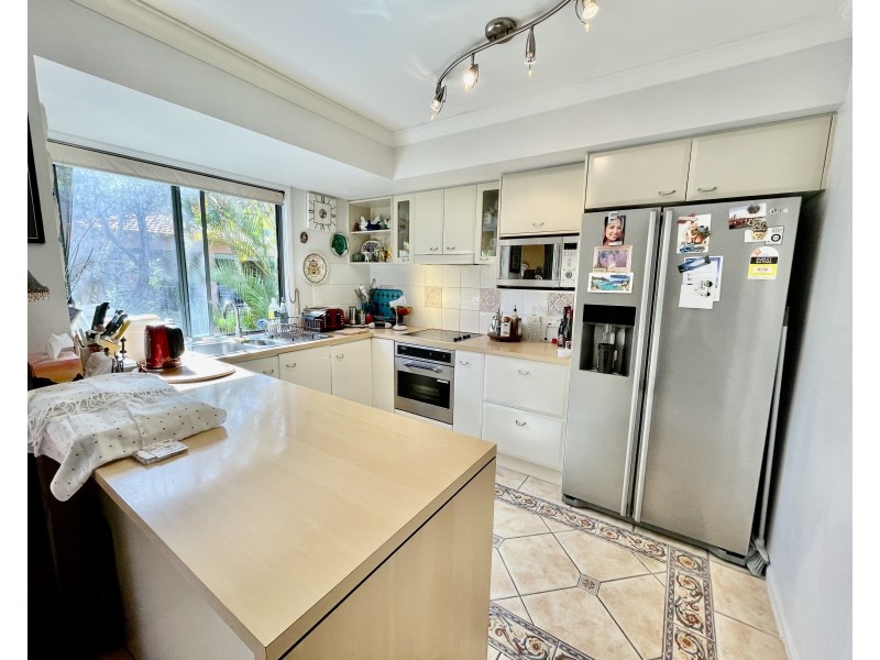 Clear Island Waters QLD 4226