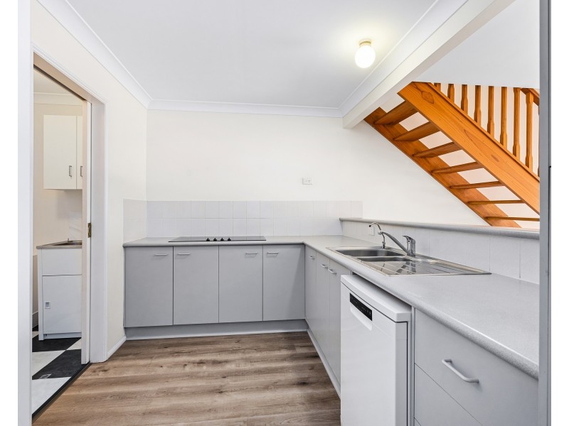 8/4 Sherwood Close, Mudgeeraba QLD 4213