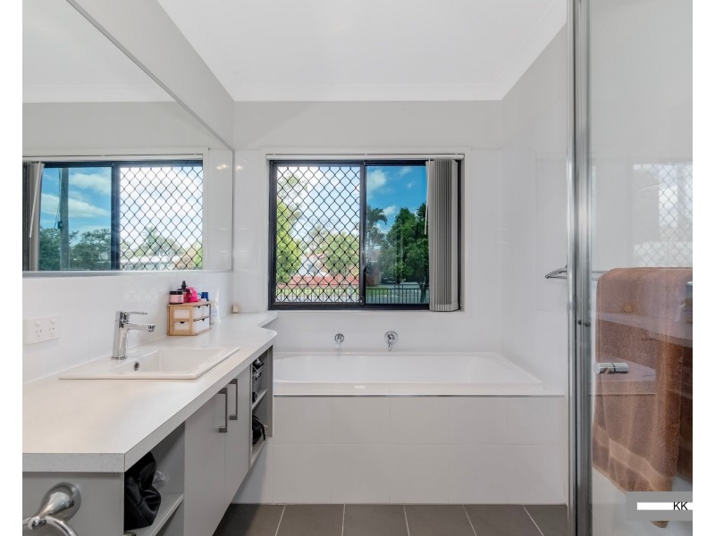 16 Pine Street, Jacobs Well QLD 4208