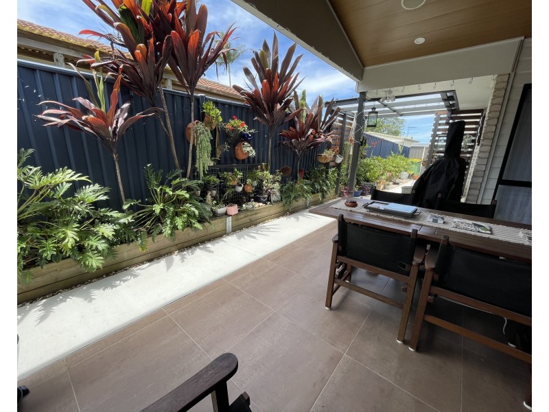 16 Pine Street, Jacobs Well QLD 4208