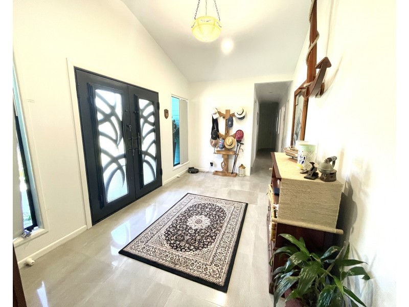 16 Pine Street, Jacobs Well QLD 4208