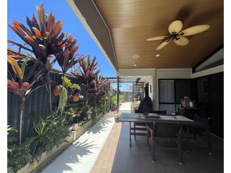 16 Pine Street, Jacobs Well QLD 4208