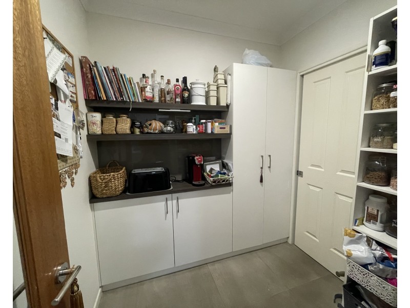 16 Pine Street, Jacobs Well QLD 4208