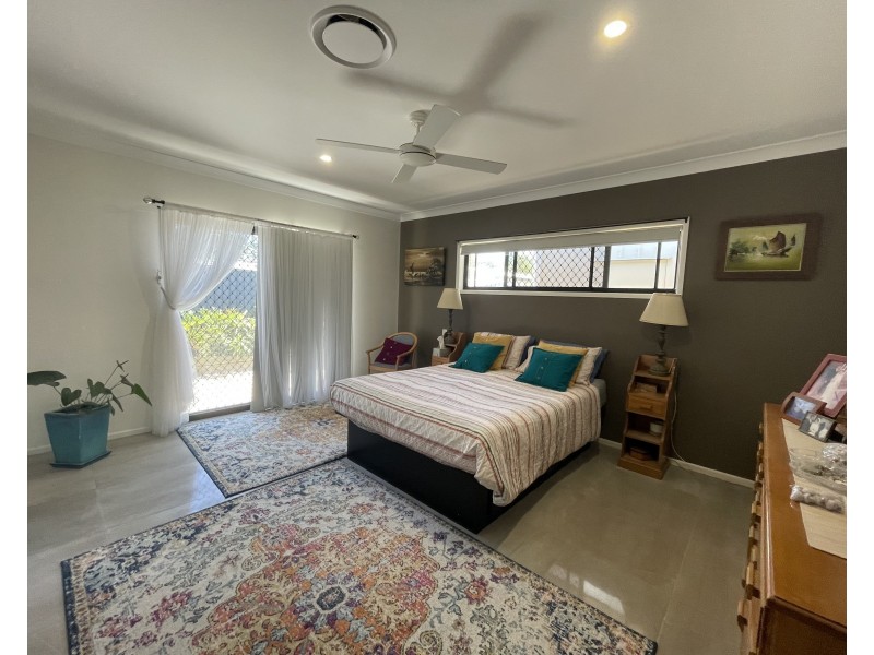 16 Pine Street, Jacobs Well QLD 4208