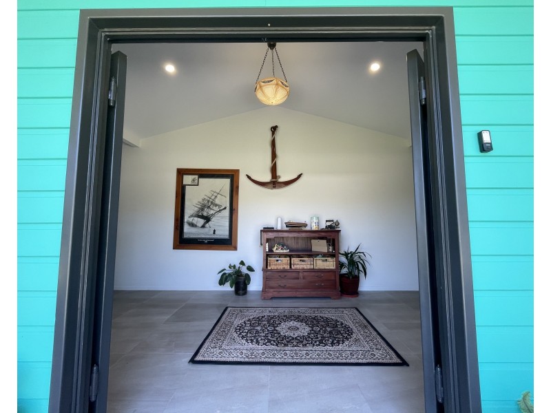 16 Pine Street, Jacobs Well QLD 4208