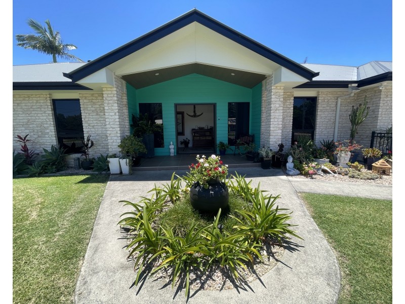 16 Pine Street, Jacobs Well QLD 4208