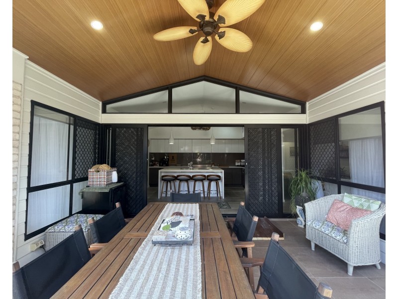 16 Pine Street, Jacobs Well QLD 4208