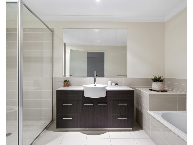 6/1 Belongil Street, Pacific Pines QLD 4211