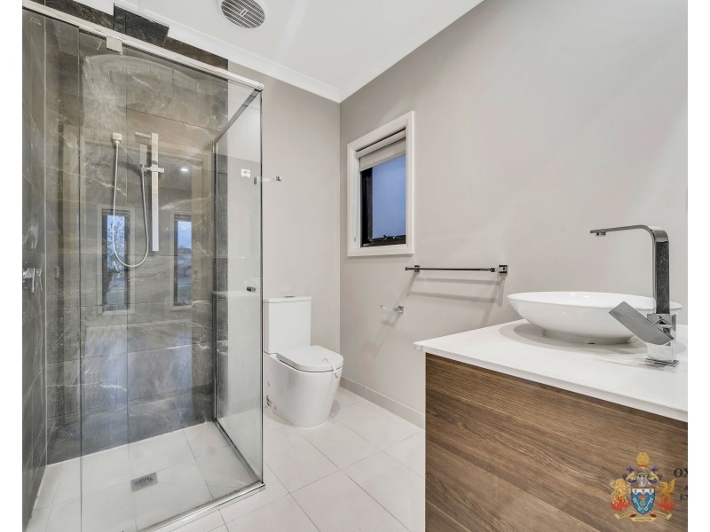 33 Barley Crescent, Clyde North VIC 3978