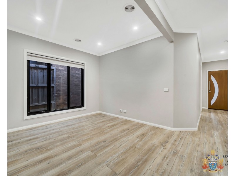 33 Barley Crescent, Clyde North VIC 3978