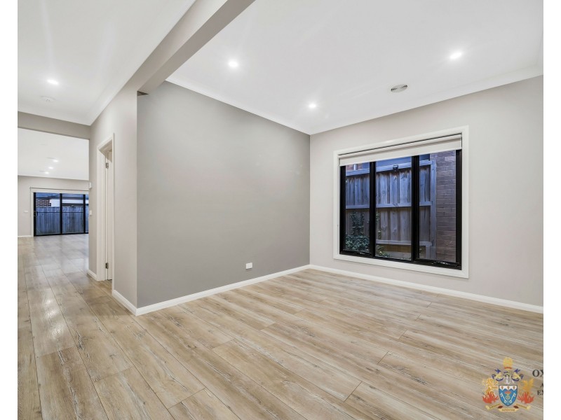 33 Barley Crescent, Clyde North VIC 3978