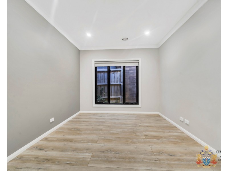 33 Barley Crescent, Clyde North VIC 3978