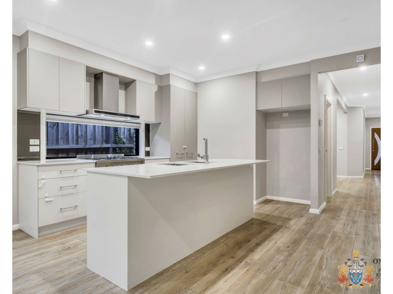 33 Barley Crescent, Clyde North VIC 3978