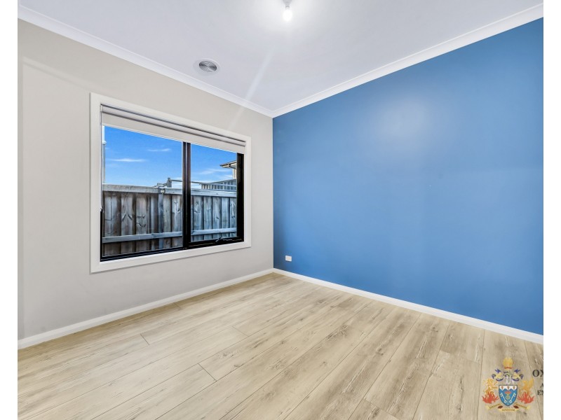 33 Barley Crescent, Clyde North VIC 3978