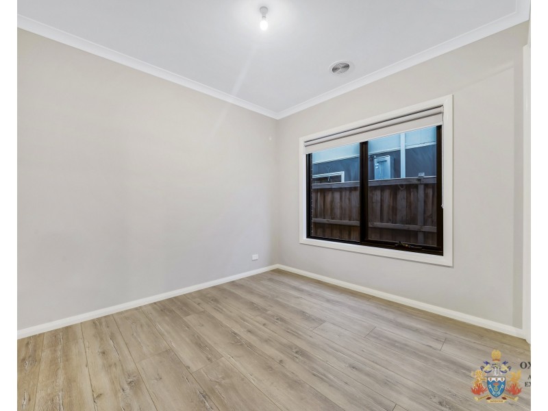 33 Barley Crescent, Clyde North VIC 3978