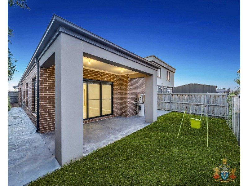 33 Barley Crescent, Clyde North VIC 3978
