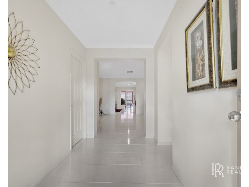 10 Overbank Street, Roxburgh Park VIC 3064