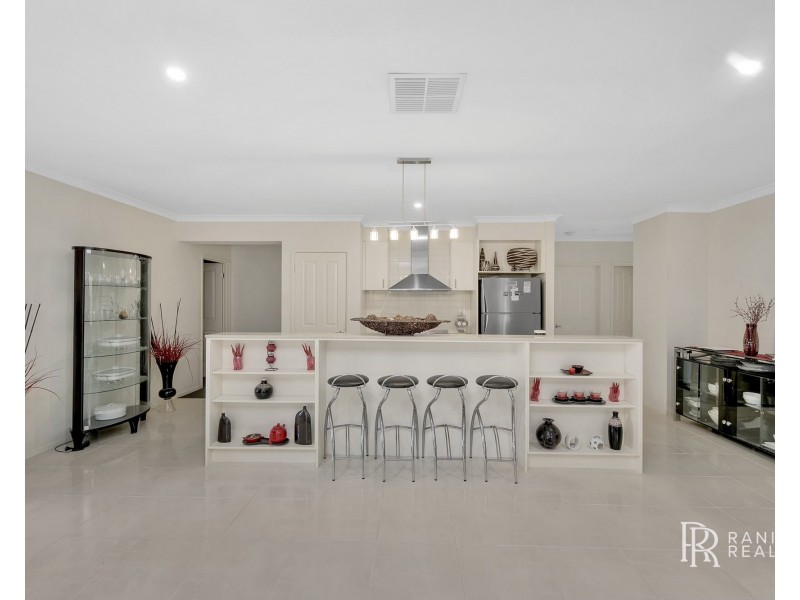 10 Overbank Street, Roxburgh Park VIC 3064