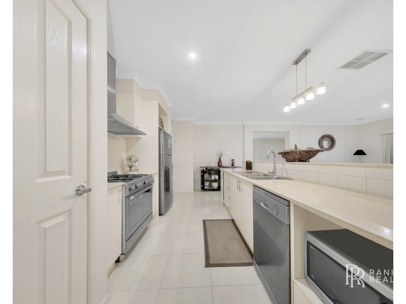 10 Overbank Street, Roxburgh Park VIC 3064