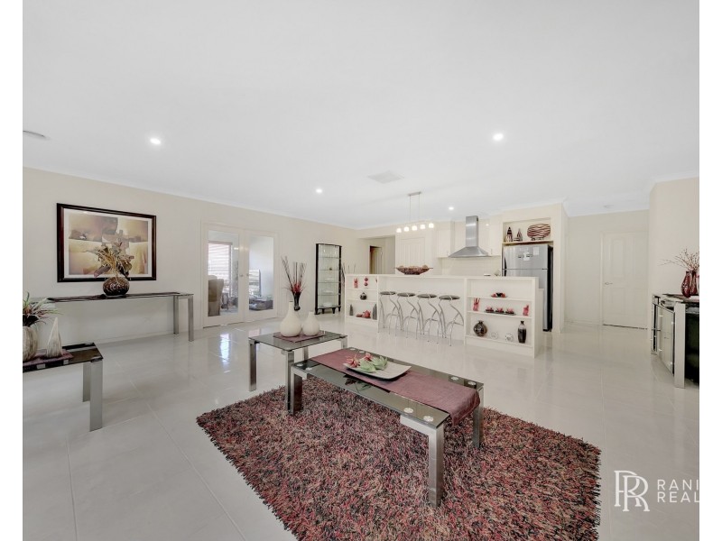 10 Overbank Street, Roxburgh Park VIC 3064