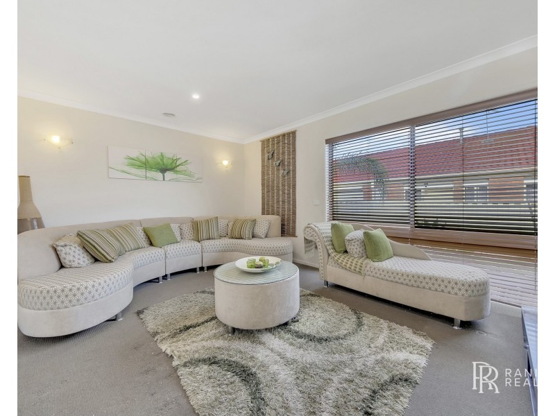 10 Overbank Street, Roxburgh Park VIC 3064