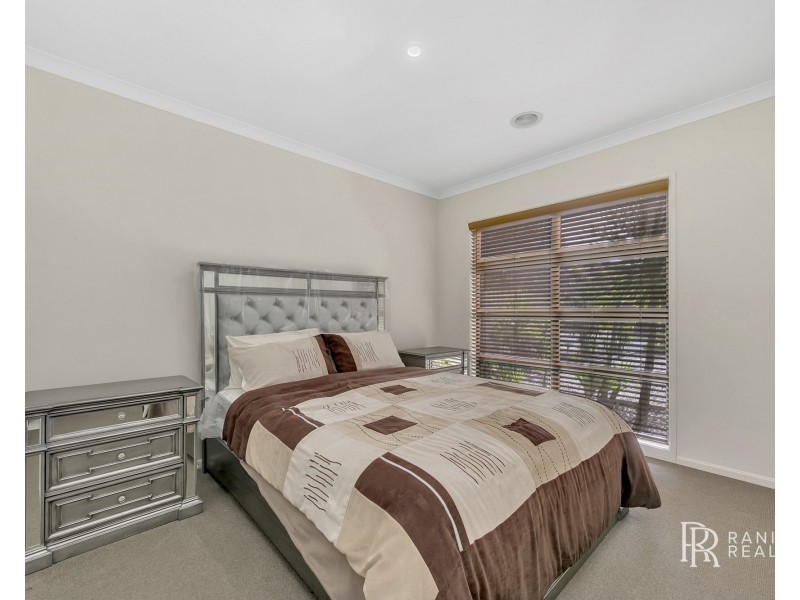 10 Overbank Street, Roxburgh Park VIC 3064