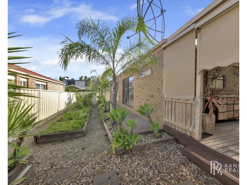 10 Overbank Street, Roxburgh Park VIC 3064