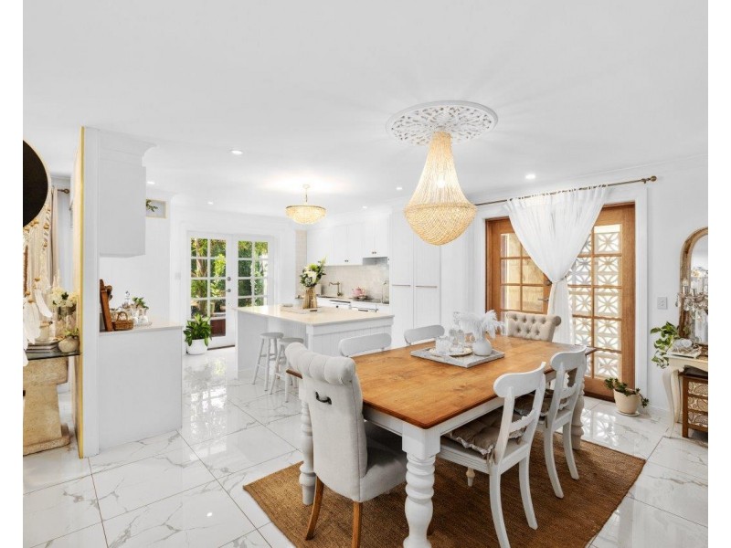 8 Regensberg Close, Varsity Lakes QLD 4227