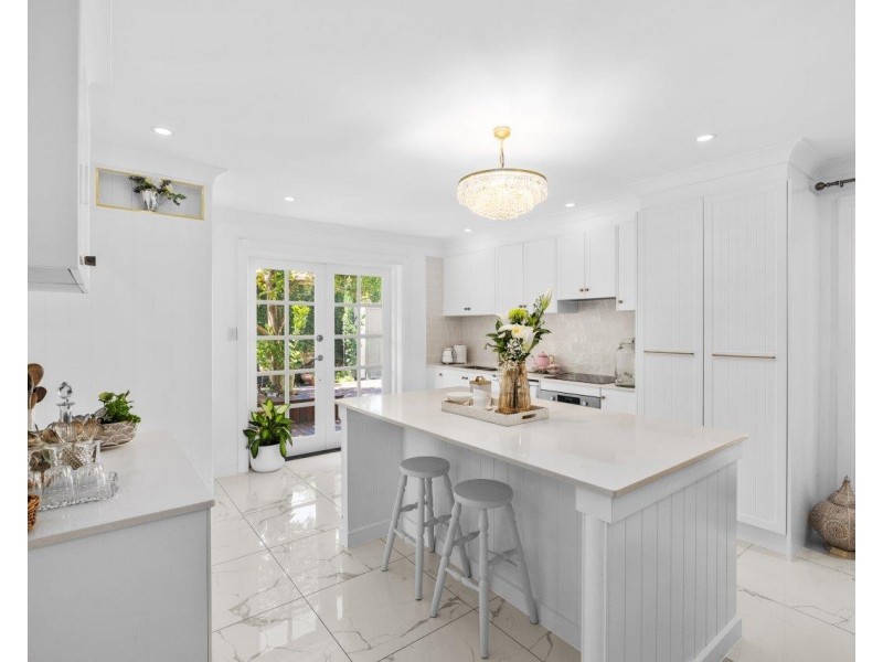 8 Regensberg Close, Varsity Lakes QLD 4227